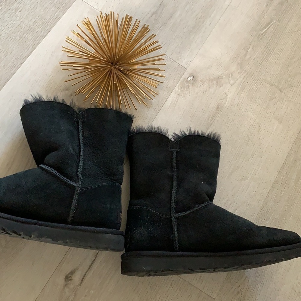 UGG Bailey Button Black Boots size 6 leather sheepskin lining winter cozy - Picture 2 of 16